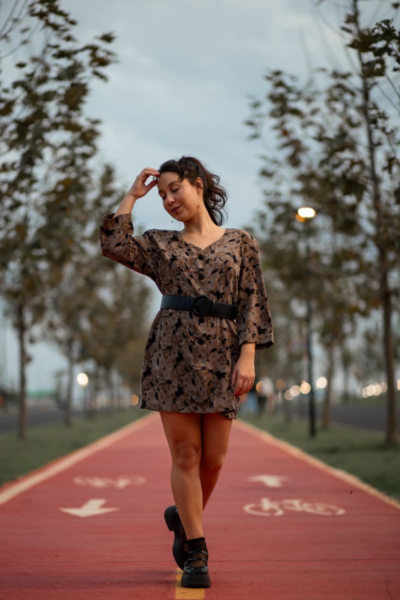 Puff-sleeved midi dress